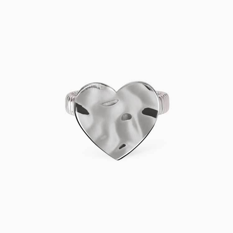 Anello Kidult con cuore effetto martellato